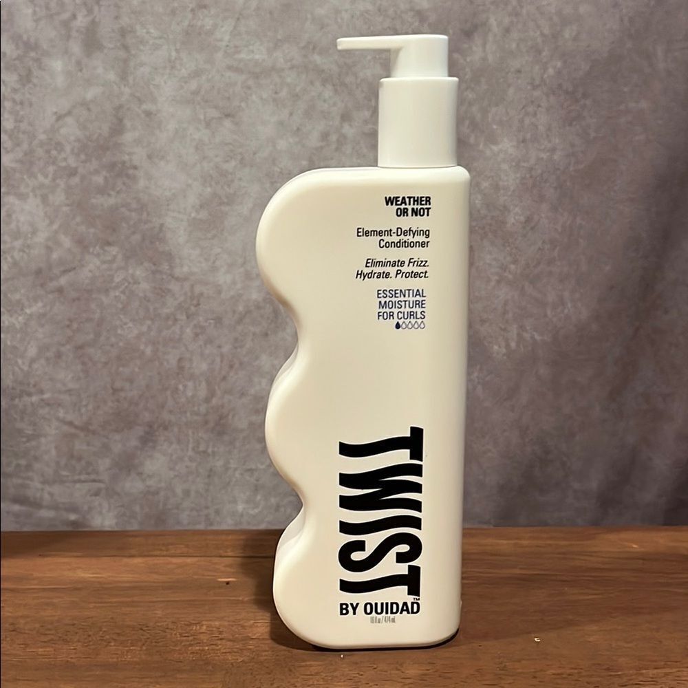 Ouidad Twist Hype It Up Weightless Refreshing Spray for curls size 10.5oz
